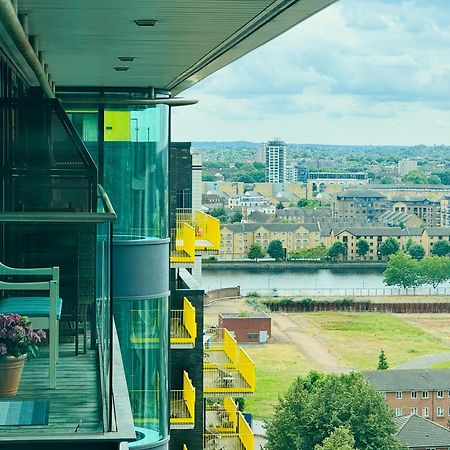 Modern 2Bed 2Bath Apartment Canary Wharf - Upto 5 Person London Exterior photo