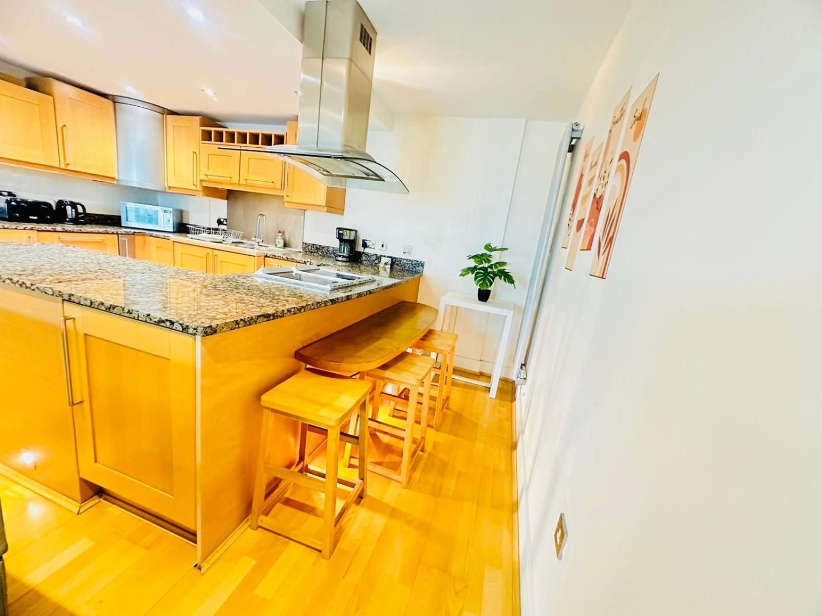Modern 2Bed 2Bath Apartment Canary Wharf - Upto 5 Person London Exterior photo