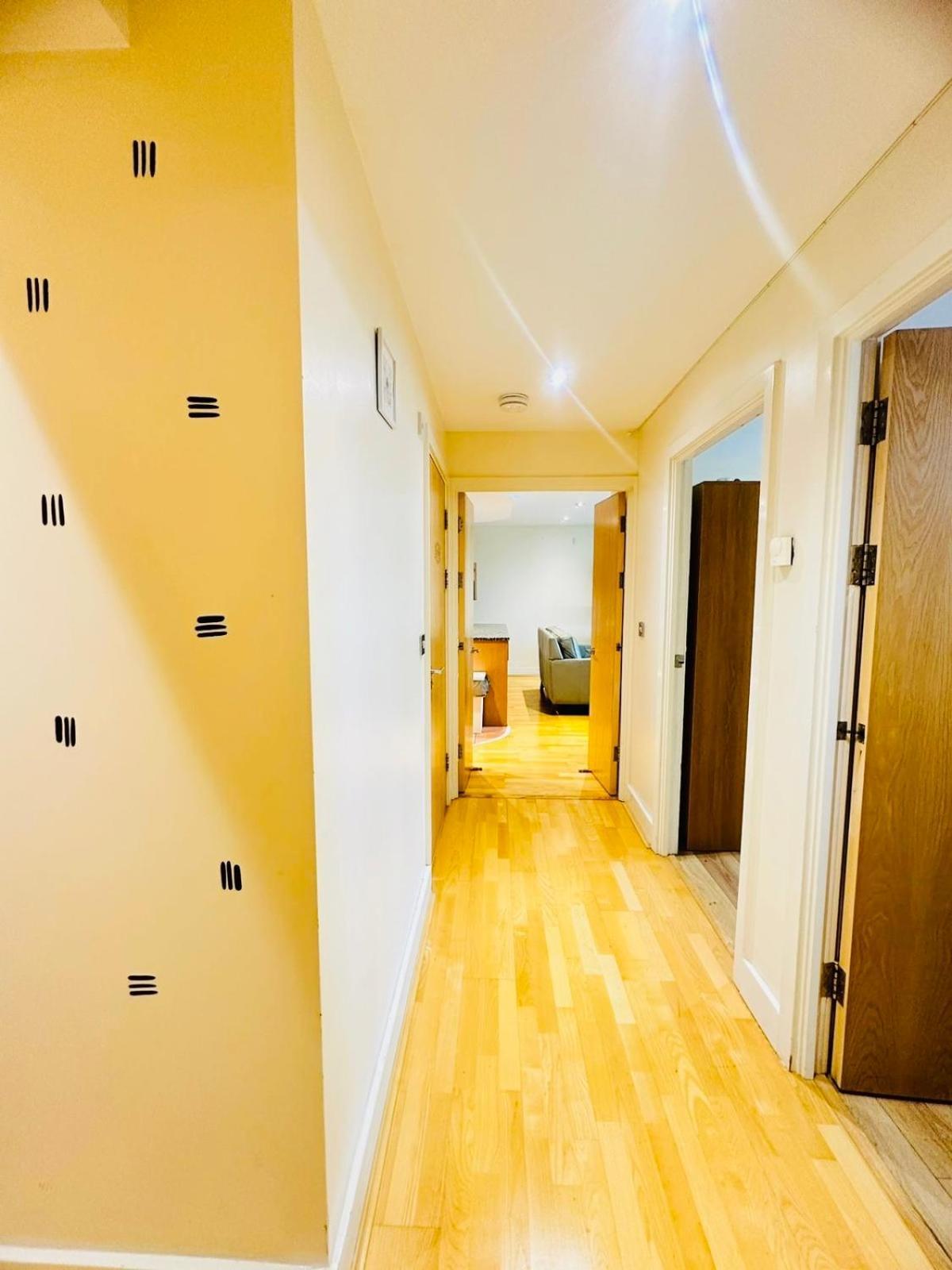 Modern 2Bed 2Bath Apartment Canary Wharf - Upto 5 Person London Exterior photo