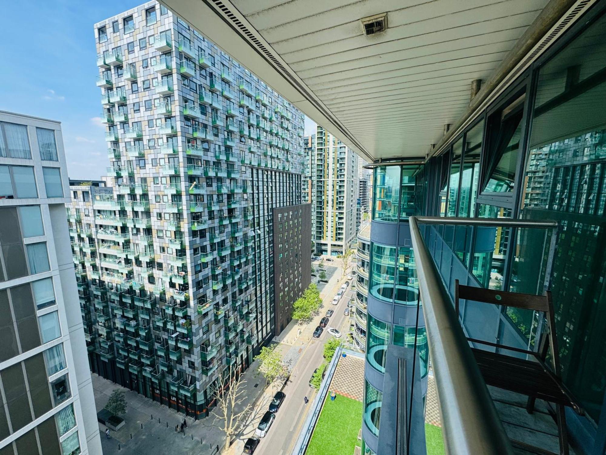 Modern 2Bed 2Bath Apartment Canary Wharf - Upto 5 Person London Exterior photo