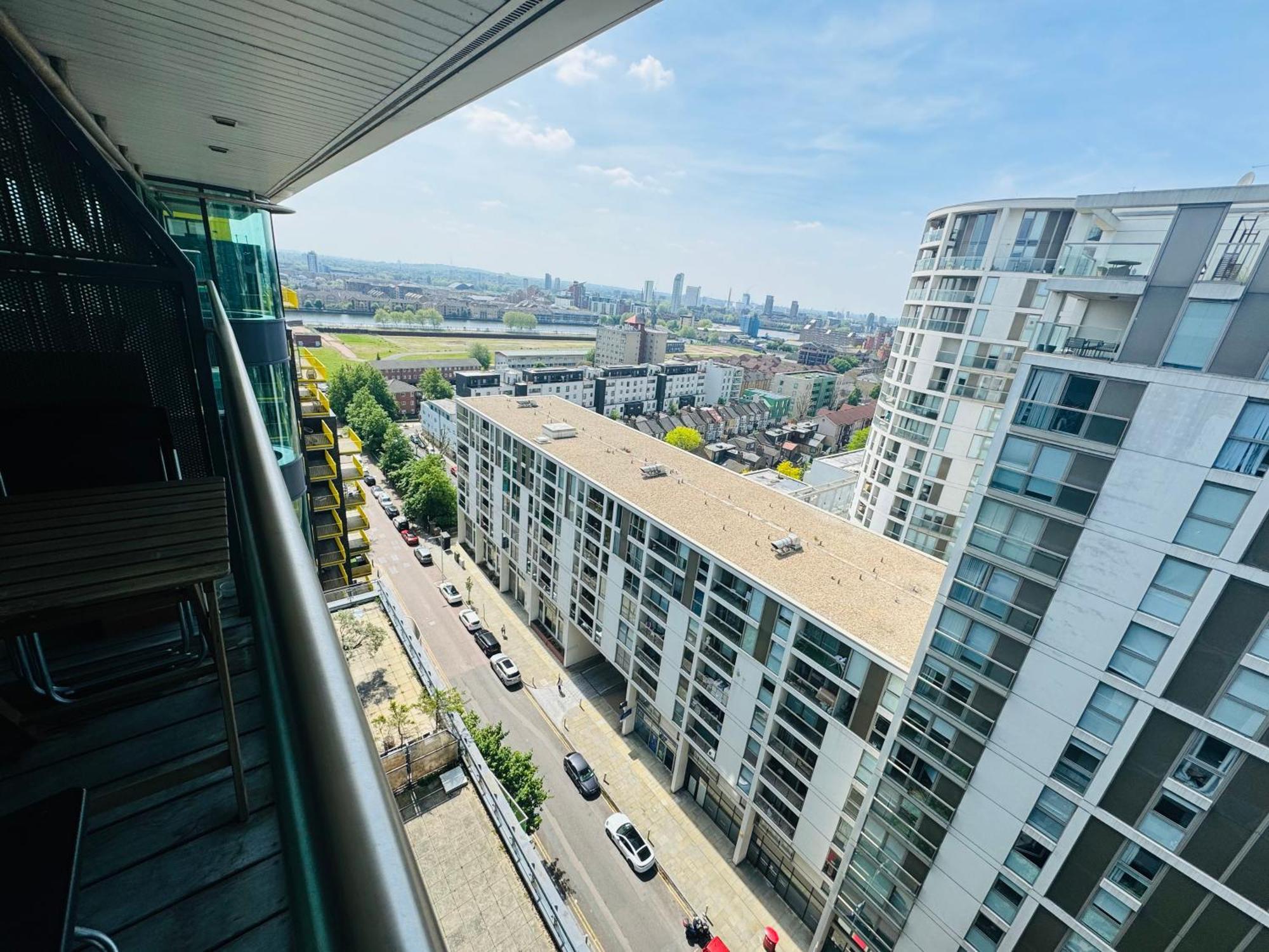 Modern 2Bed 2Bath Apartment Canary Wharf - Upto 5 Person London Exterior photo